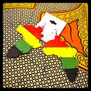 BUNDLES ONLY - NWOT AFRICA shaped wooden earrings